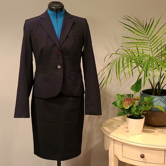 Calvin Klein Suit Set w/ Skirt & 2 Button Jacket / Size 4P - Picture 1 of 16
